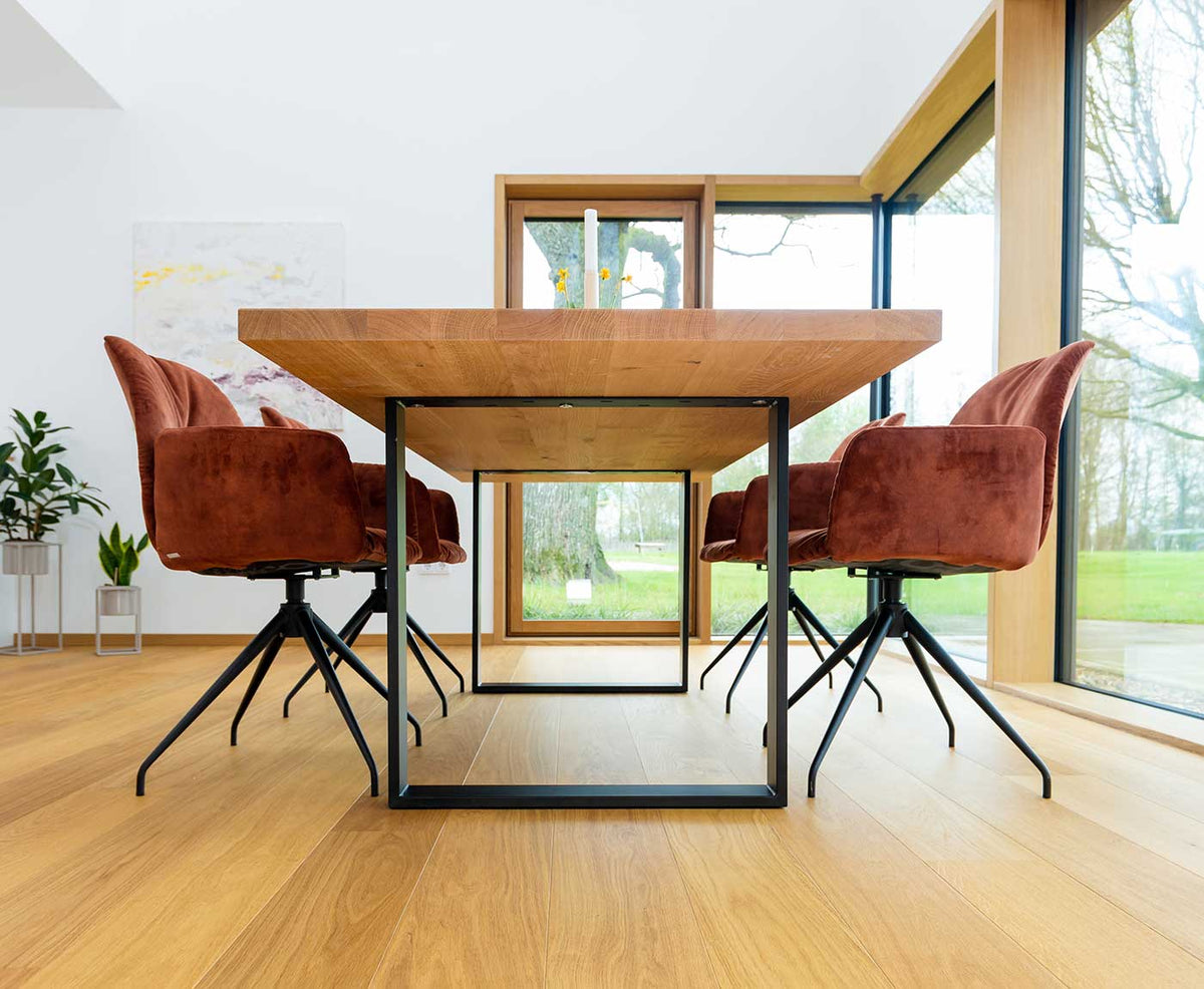 Tischplatte aus Holz mit Gestell von unten