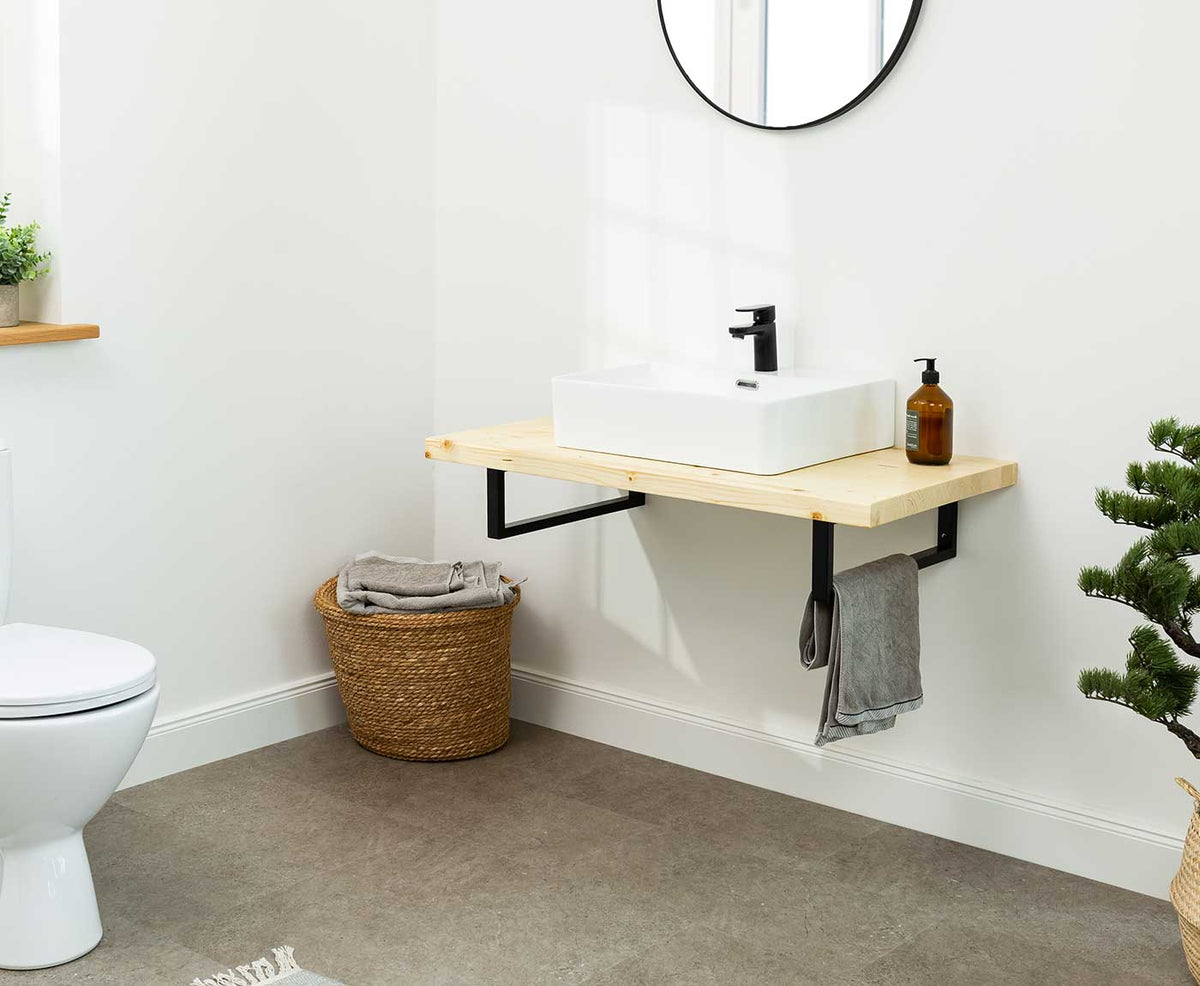 Waschtischplatte Fichte mit Waschbecken im Badezimmer