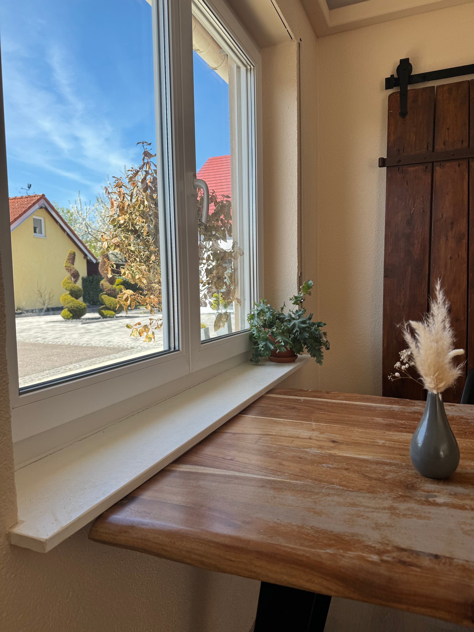 Alte-Fensterbank-vor-Renovierung